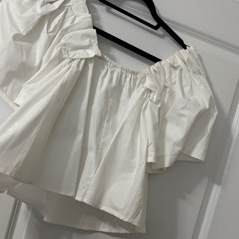 Chic White Blouse with Ruffled Sleeves - Picture 3 of 6